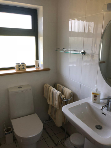 Bathroom 2, Ballyhourode House B&B