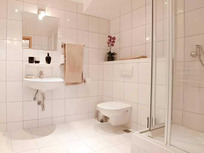 Bathroom 5, Garni Hotel Zur Krone, Ludwigsburg