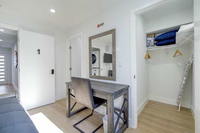 Others 4, Modern Townhouses in Studio City, Los Angeles