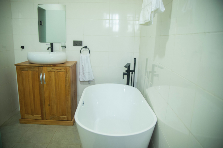 Bathroom 4, Pito Guest House, Komenda-Edina-Eguafo-Abirem