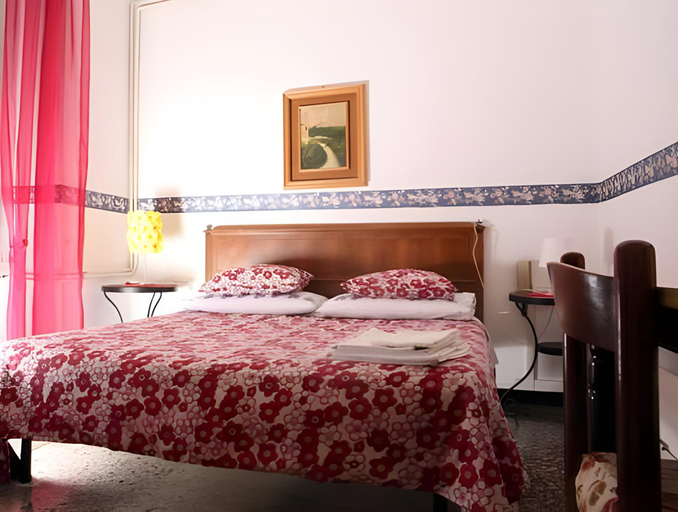Bedroom 3, Domus La Foce Hotel self check in, Genova
