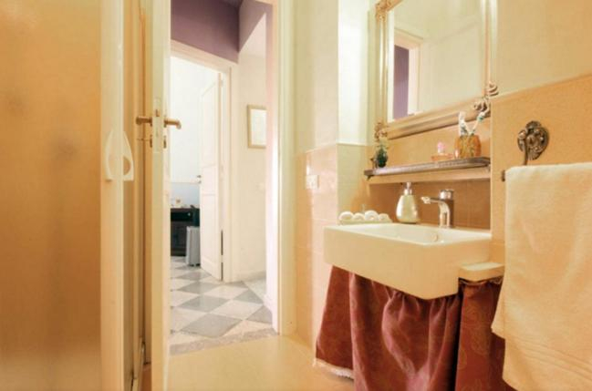 Bathroom 4, Antica Corte delle Ninfee, Historical Private Villa, Trapani