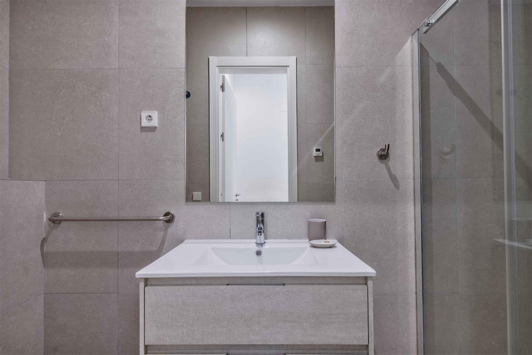 Bathroom 2, Bellas Artes en Madrid, Madrid