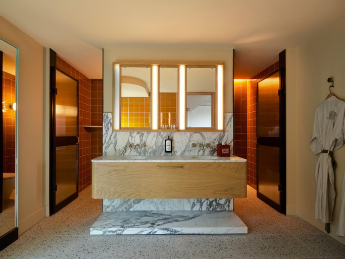 Bathroom 9