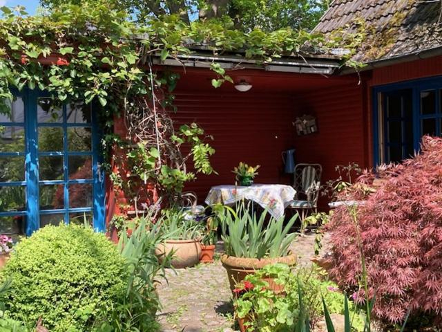 Others 5, Schwalbennest, Pinneberg