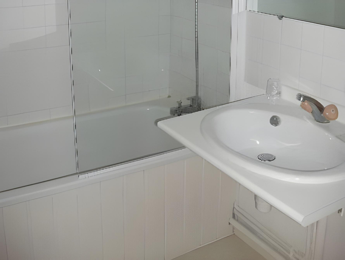 Bathroom 4, Cit'Hotel- Hotel d'Occitanie, Lot-et-Garonne