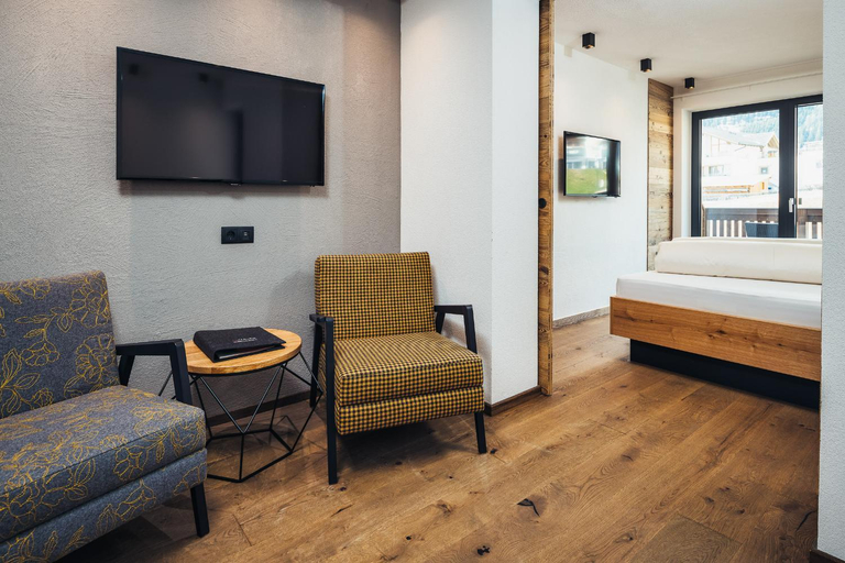 Bedroom 3, Hotel Cores, Landeck