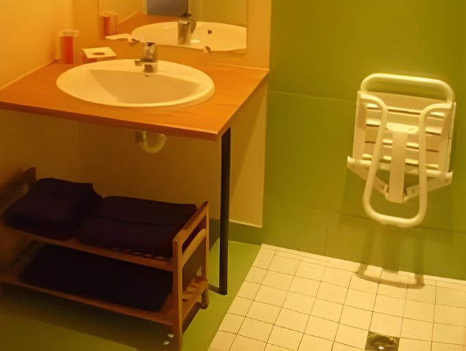 Bathroom 2, Le Domaine de Kerlys, Finistère
