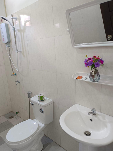 Bathroom, Dok Champa Hotel, Vangvieng