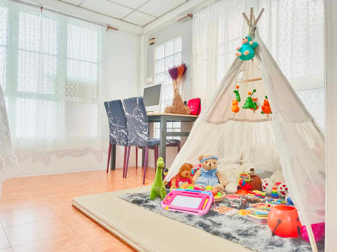 Food & Drinks, Getaway Villa Bangkok-4 Bedroom, 6 Beds and 5 bath, Huai Kwang