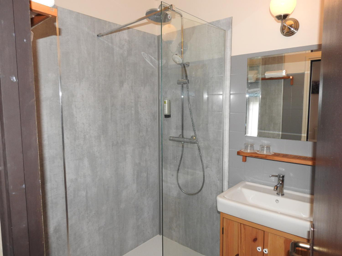 Bathroom 5, Hotel Le Barriol, Haute-Loire