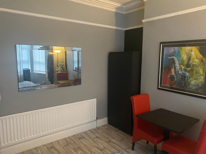 Others 3, bnb, Belfast