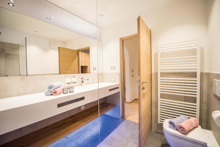 Bathroom 3, Hotel Kranebitt B&B, Bolzano