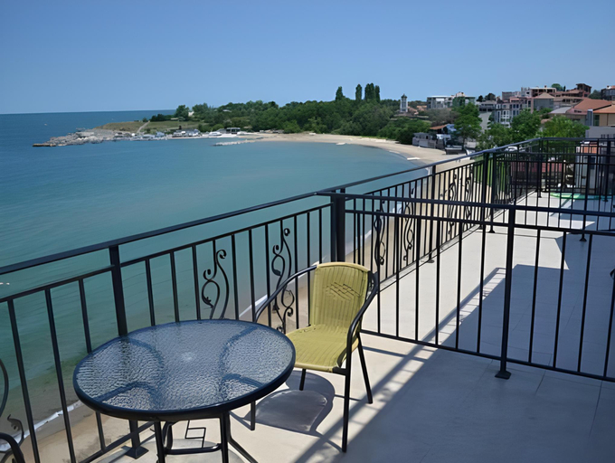 Others 4, Villa Maria 2, Sozopol