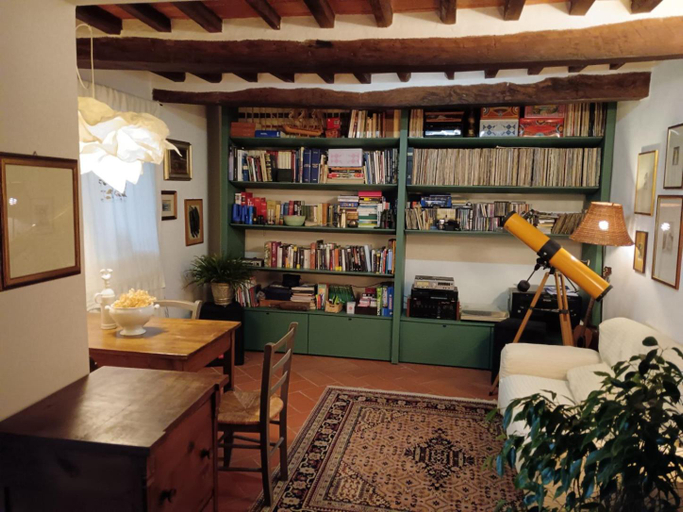 Others 5, Betta B&B, Pistoia