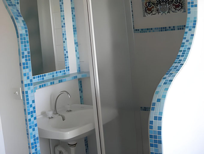 Bathroom 2, Chambres d'Hotes Manoir Du Chene, Calvados