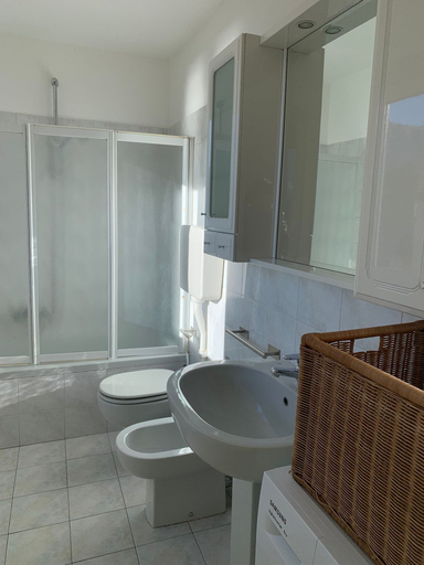 Bathroom 3, Riflessi Sul Lago, Como