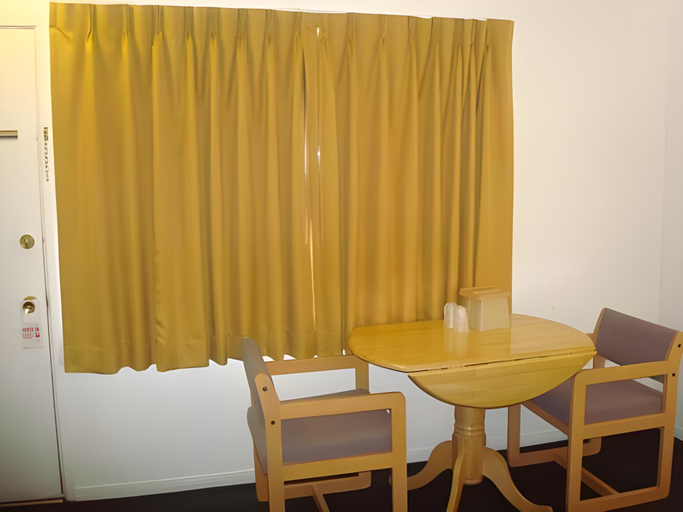 Others 3, Desert Inn, Kern