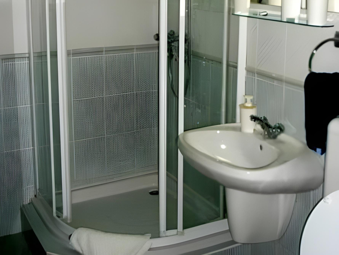 Bathroom 3, RT Home Vendeghaz, Szombathely