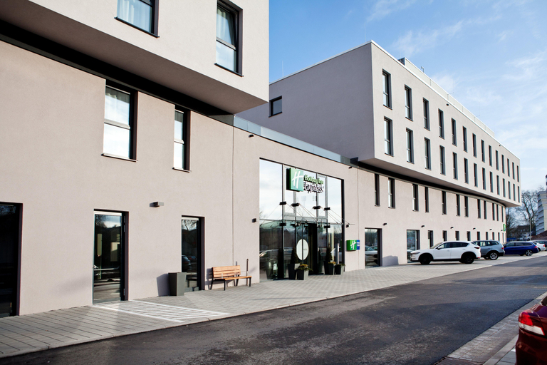 Exterior 13