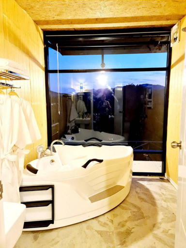Bathroom 13