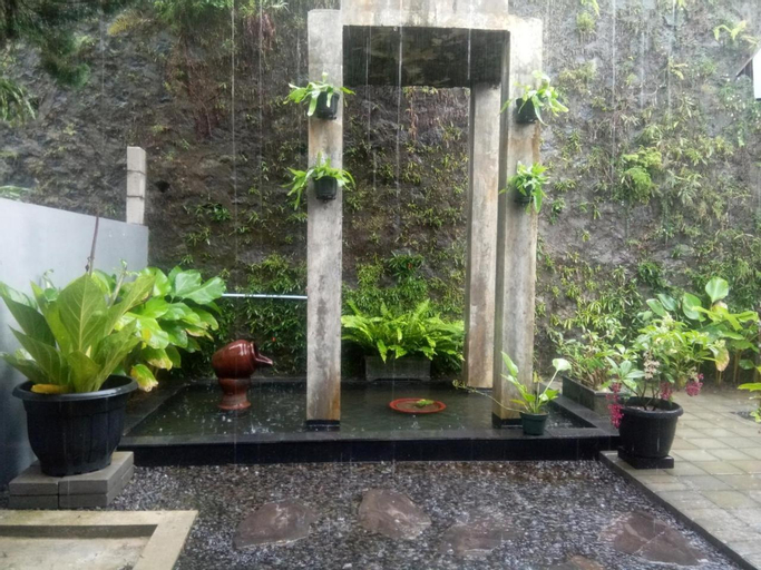 Exterior 4