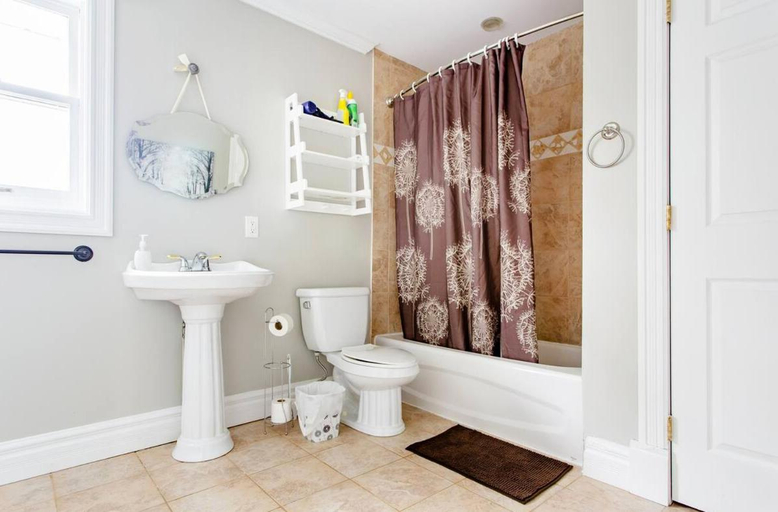 Bathroom 3, Private bedrooms+free parking, Halifax