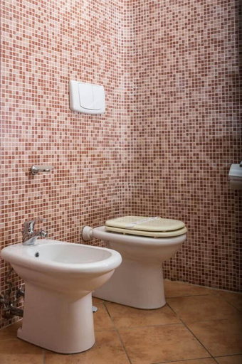 Bathroom 5, Nettuno Hotel Palace, Cosenza