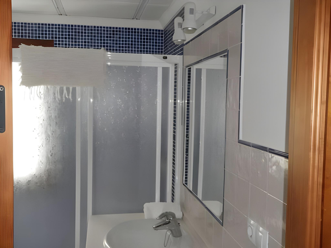 Bathroom 3, Apartamentos Gravina, Cádiz