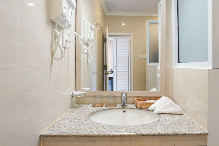 Bathroom 6