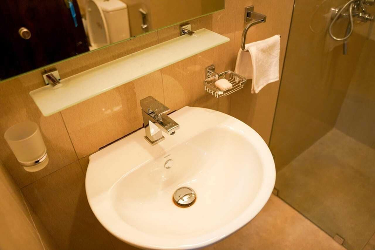 Bathroom 3, Green Eye Apartment & Hotel, Kesbewa