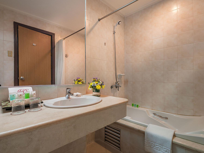Bathroom 16