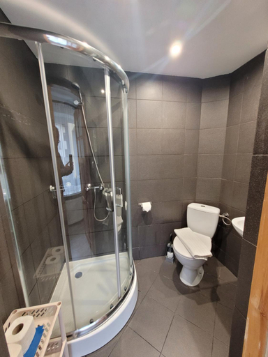 Bathroom 2, 4 Pory Roku, Jelenia Góra