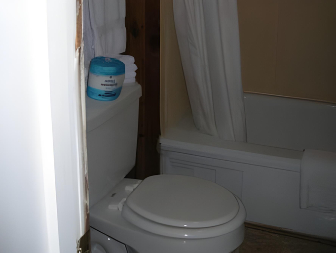 Bathroom 5, Little River Motel Saint Regis, Mineral
