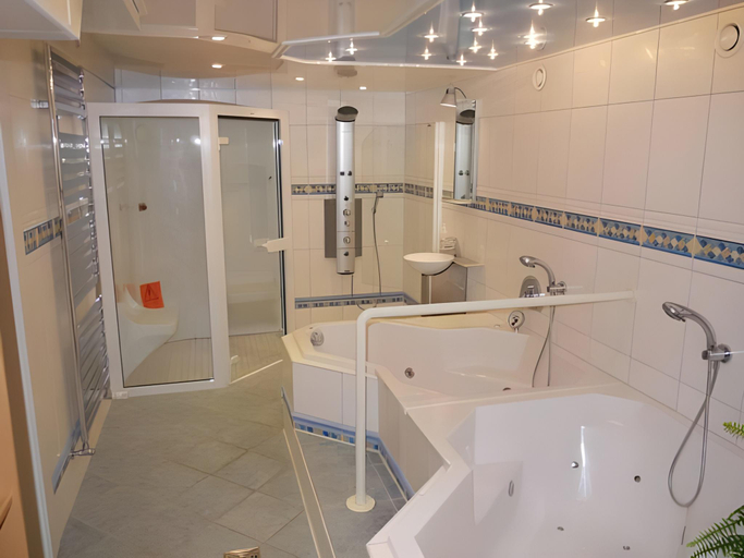 Bathroom 3, Hotel Seiserhof & Seiseralm, Rosenheim