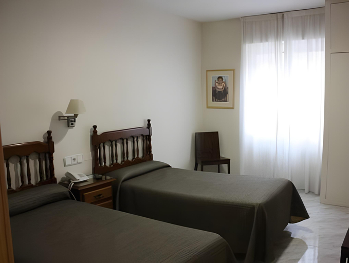 Bedroom 3, Hotel Remigio, Navarra