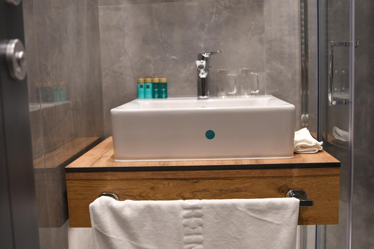 Bathroom 4, KAME HOTEL BELGRADE,贝尔格莱德凯美酒店, Belgrade