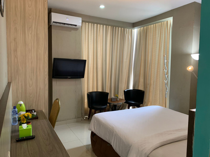 Lynt Hotel Makassar - Tap to explore photos