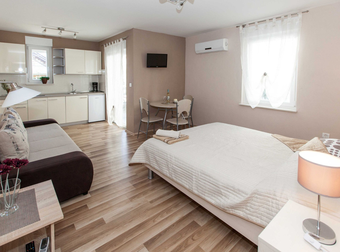 Bedroom 2, Beachfront Apartments for Relaxing Getaways in Crikvenica, Crikvenica