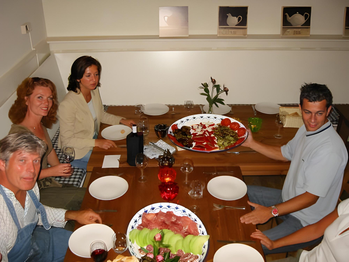 Food & Drinks 2, BergOpwaerts, Ambt Montfort
