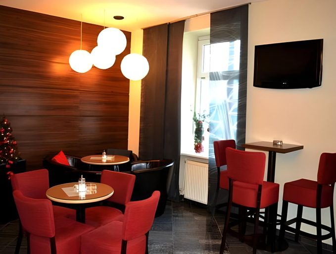 Food & Drinks 3, Penzion Luxor, Trnava