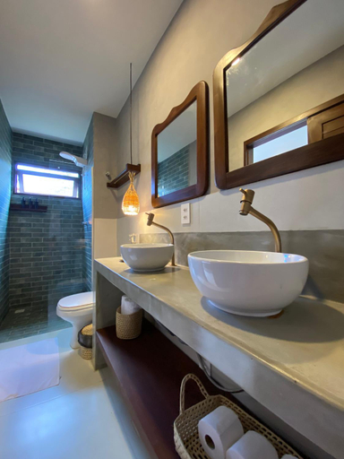 Bathroom 10