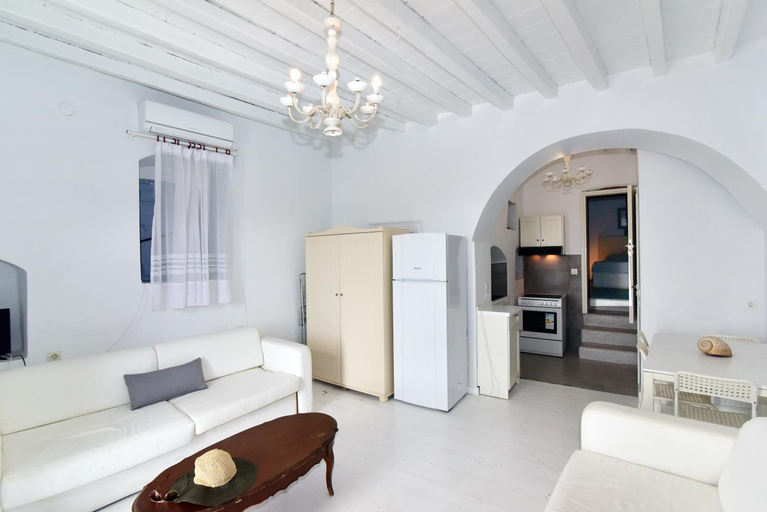 Others 2, Thomas Traditional House in Chora, South Aegean