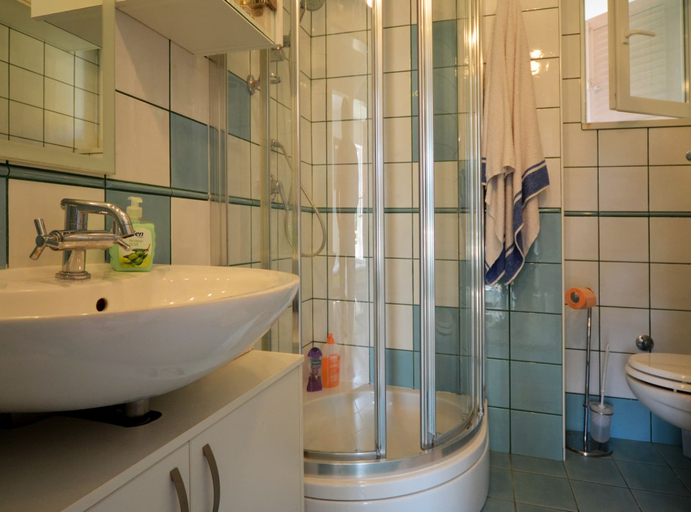 Bathroom, Comfortable and Sunny Rovinj Apartment, Rovinj
