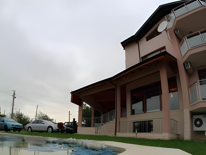 Sport & Beauty 4, Hotel Akre, Kavarna