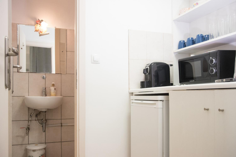 Others 5, Comfort 2 minutes from the Metro, Attica