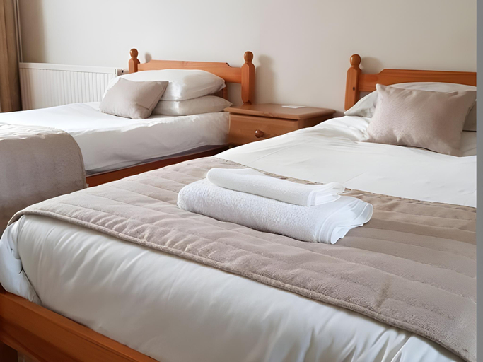 Others 3, A35 PitStop, Devon