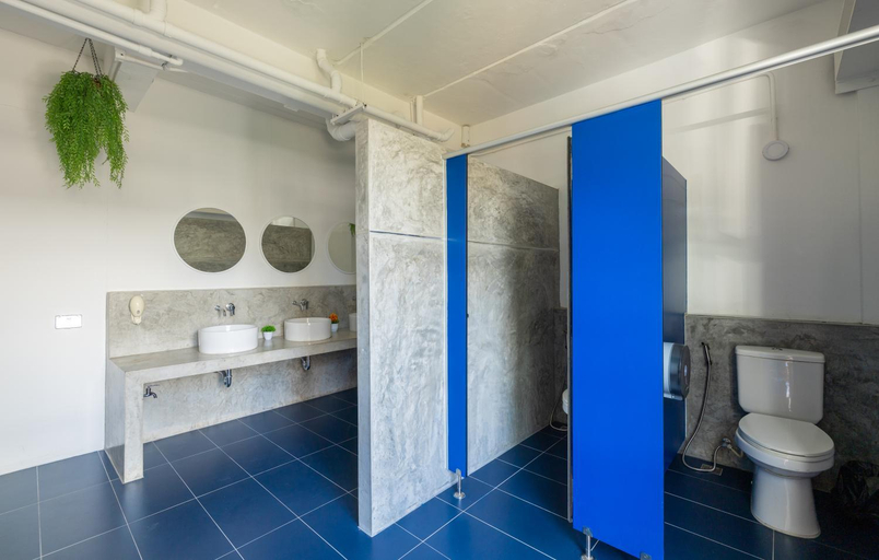 Bathroom 10