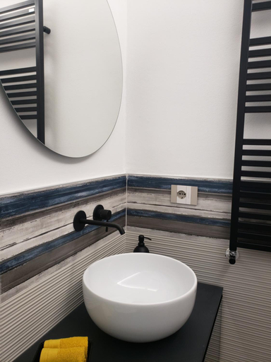 Bedroom 2, Vinomare Guesthouse, Massa Carrara