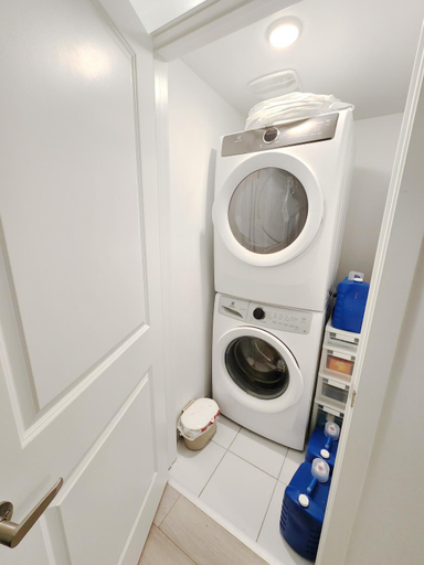 Others 5, King Bed TV Private Ensuite Retreat Bathroom or Economical Double Bed Room, Toronto